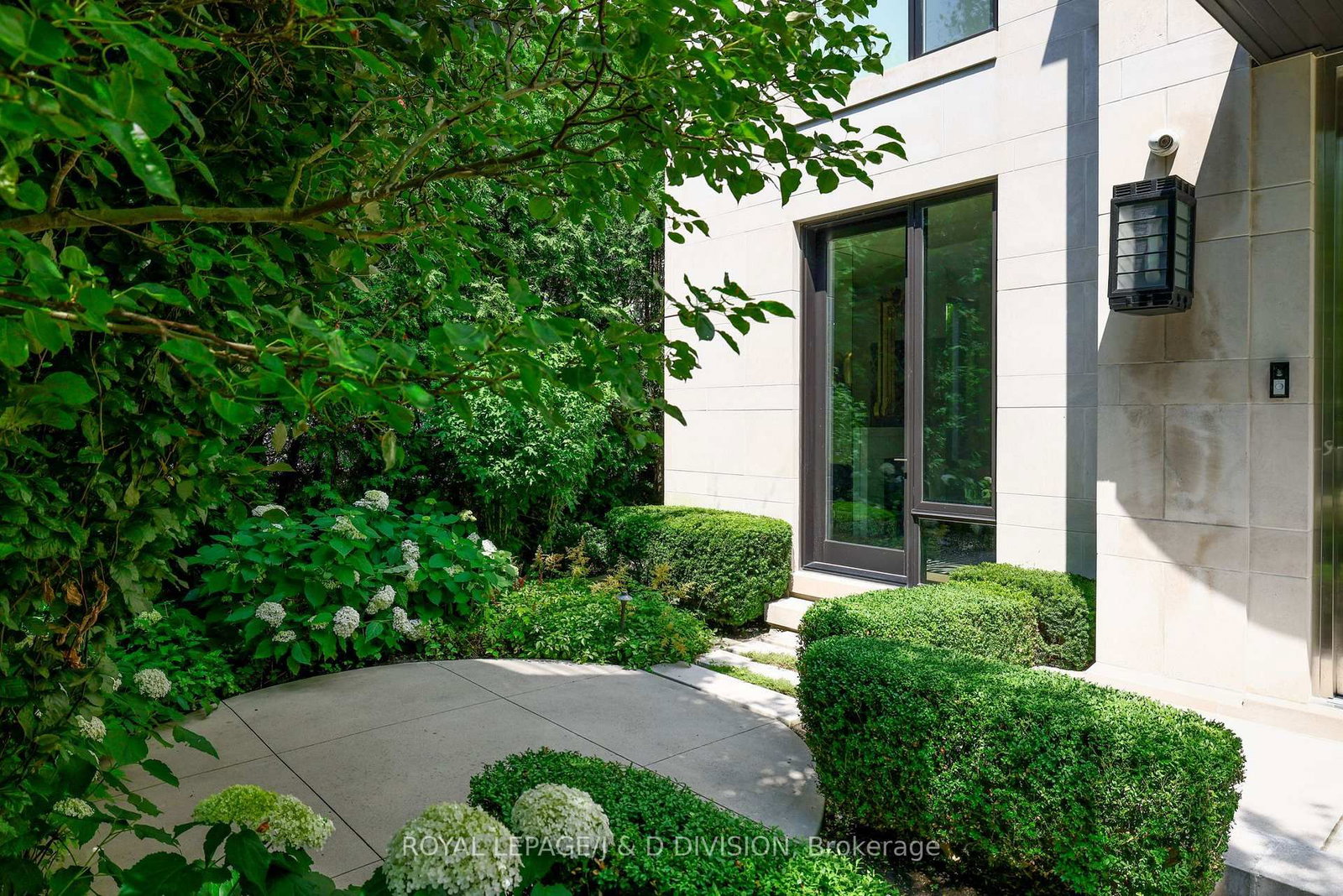 20 Forest Glen Cres, Toronto — 9