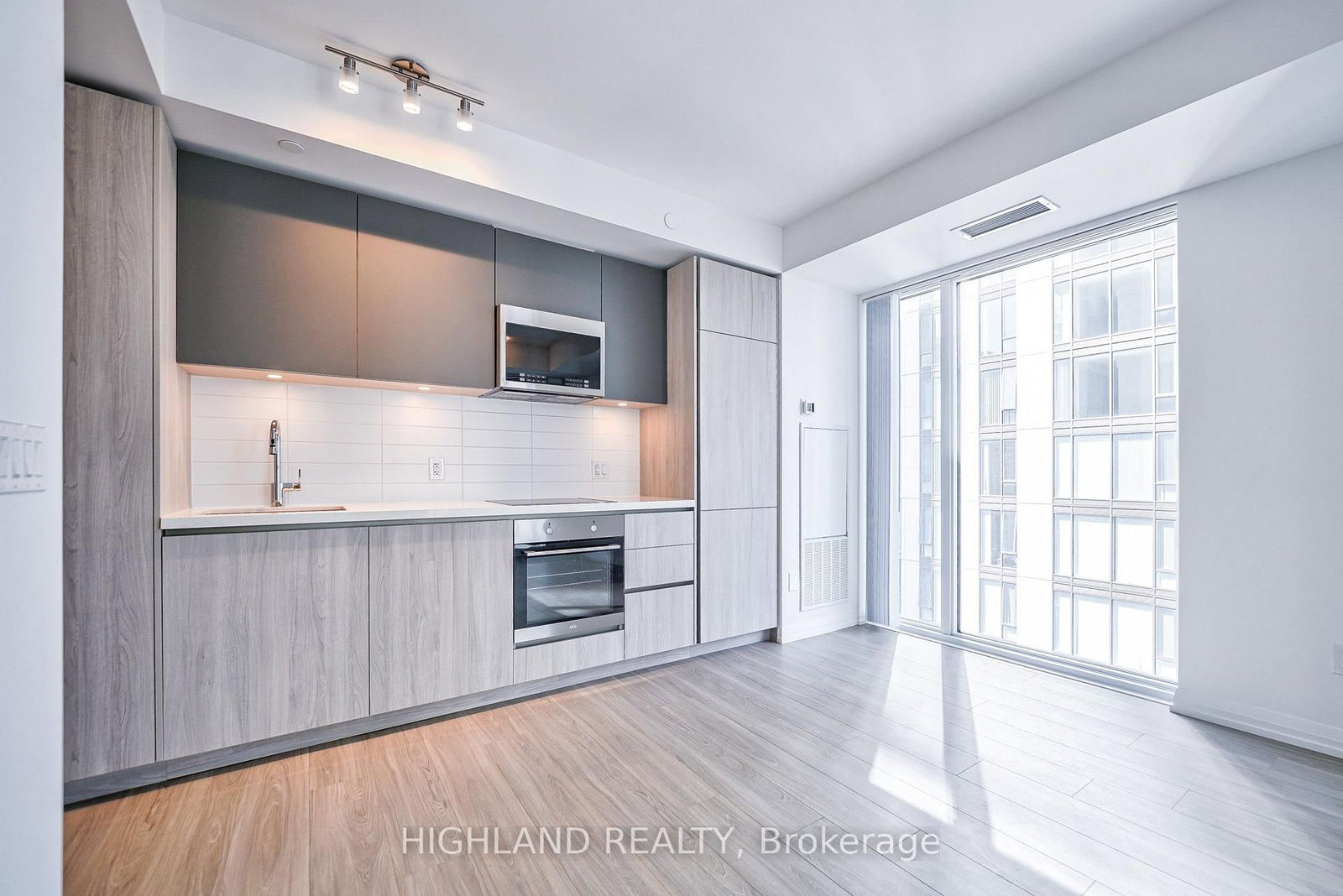 3605-8 Widmer St, Toronto — 4