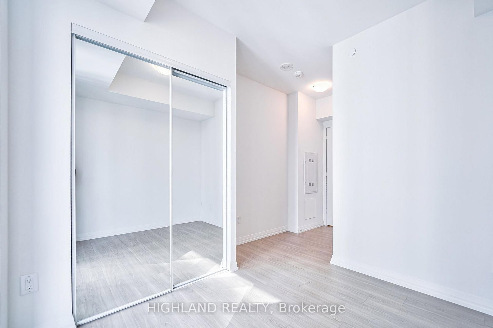 3605-8 Widmer St, Toronto — 9