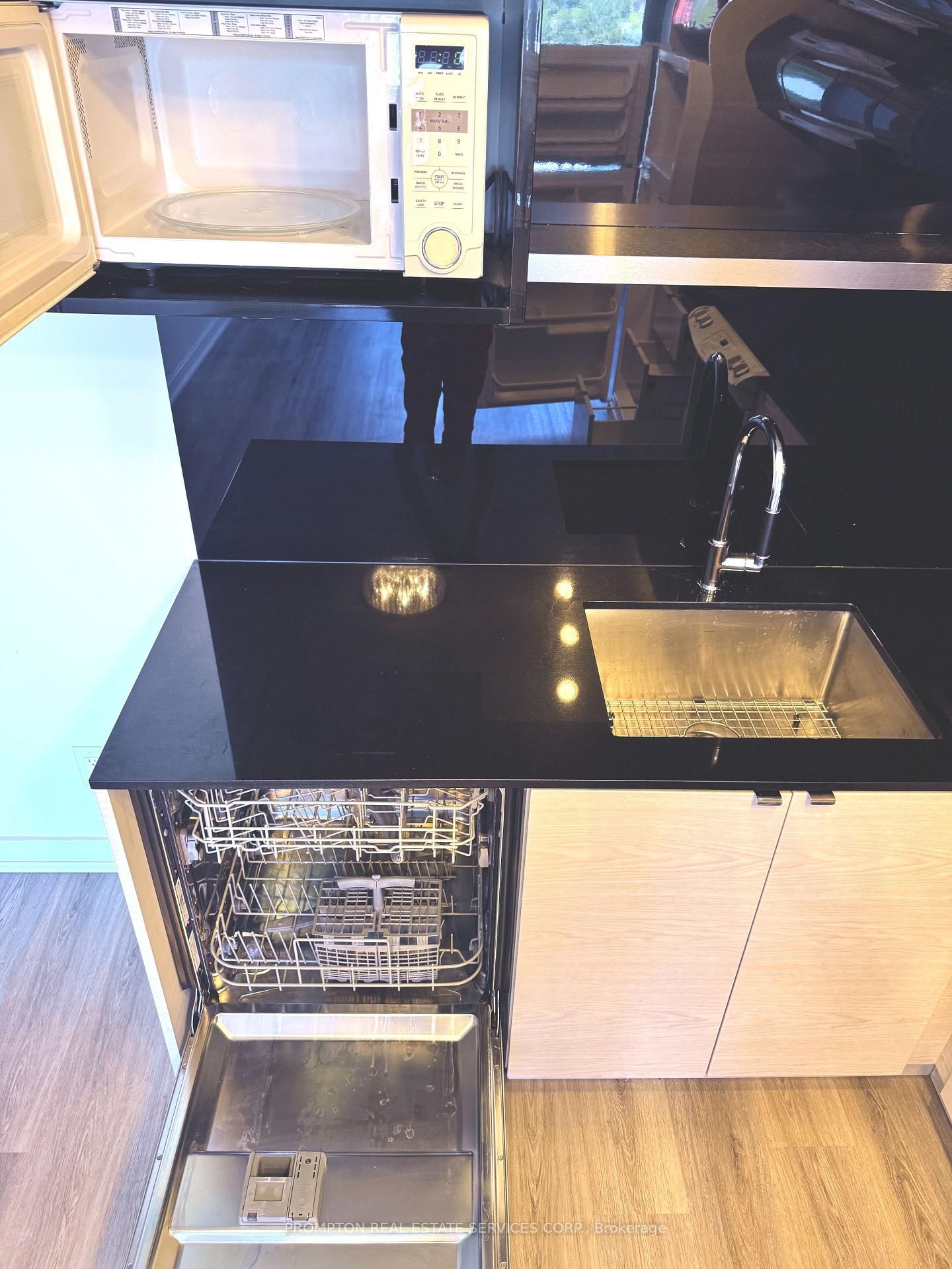 612-72 Esther Shiner Blvd, Toronto — 15