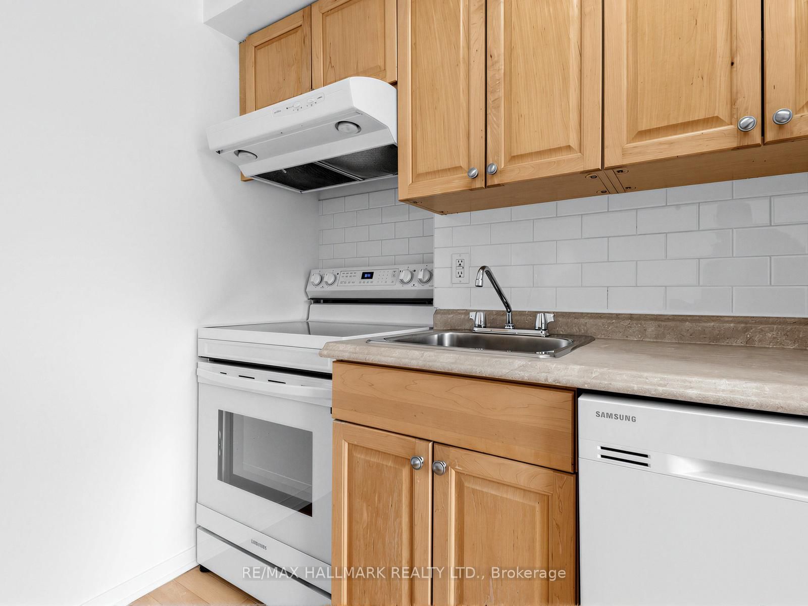 311-75 Dalhousie St, Toronto — 10