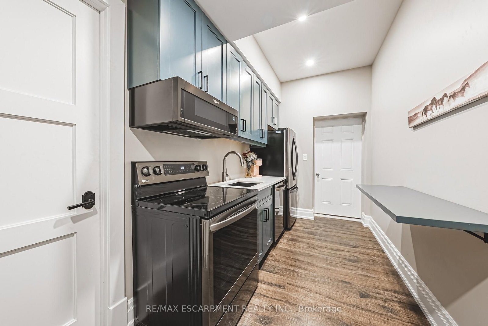597 Old York Rd, Burlington — 33