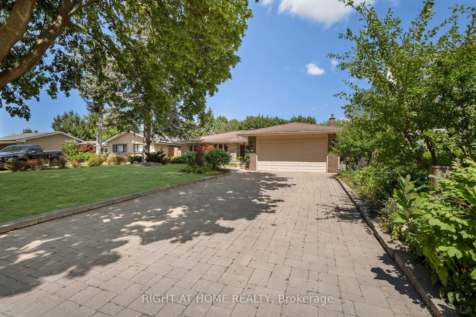 39 Grovetree Rd, Toronto — 2