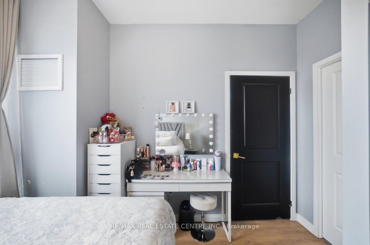 8 Nahani Way 304 Way, Mississauga — 9
