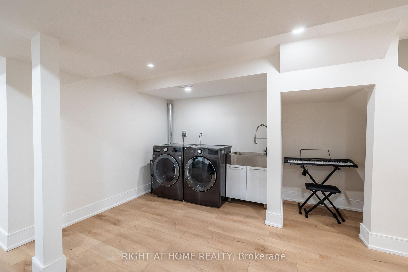 604 Lumberton Cres, Mississauga — 27