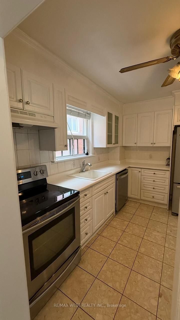 2-108 Kirknewton Rd, Toronto — 9