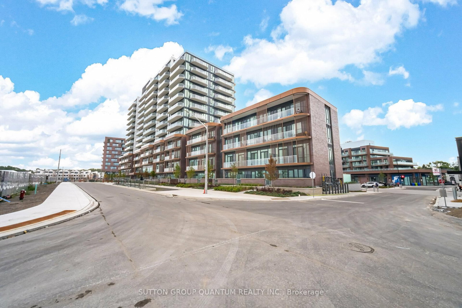 1307-220 Missinnihe Way, Mississauga — 2